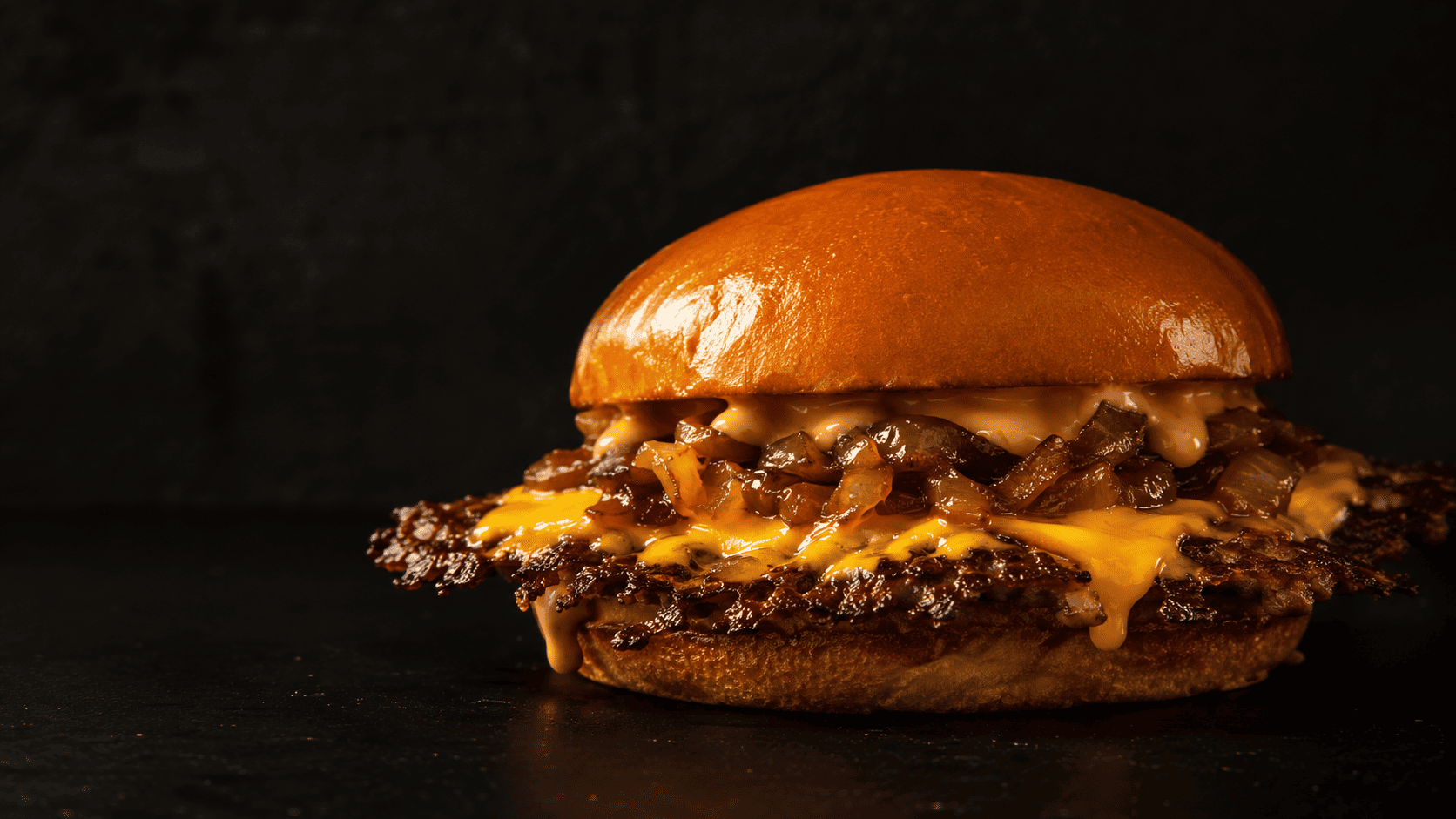 Burger K. Benzema con smash, cheddar, cebolla caramelizada y mahobacon.